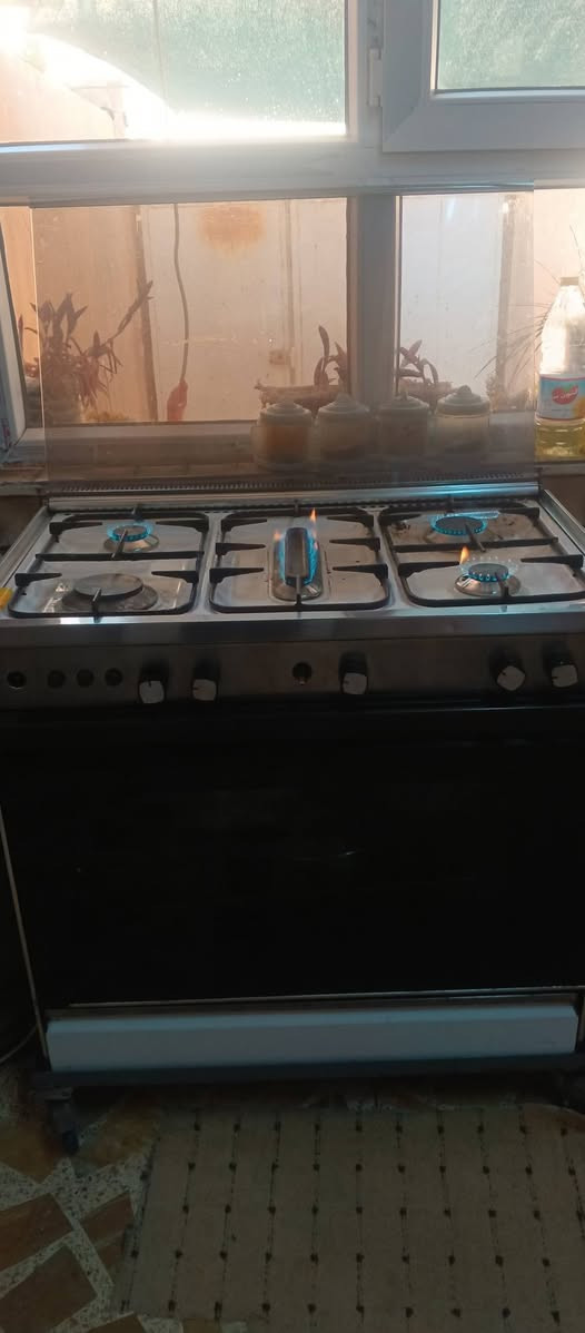 طباخ عشتار نضيف مثل ماواضح كدامك السعر 75شراي تعال خاص او اتصل
***********
‏‪***********‬‏
ملاحضه طباخ كل العيون شغاله
