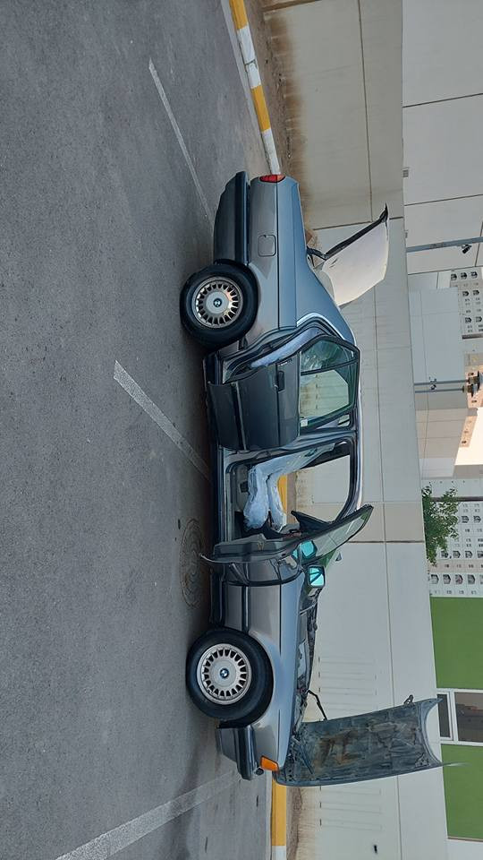 رجائا رجائا اقرء المنشور قبل لتتصل السلام عليكم الحلال للبيع طبعا ماكو داعي احجي علنضافه الصور تحجي سياره بلاد واحلى من الصور واكو فديو للسياره يوضح نضافتها وارد خليجي موديل 93 بجم عريض محرك مسكر كير تمساح فول مواصفات  بدون ضربه او خياس او تبديل مصبوغه جماليه فرن درجه اولى وعندي صورها قبل الصبغ جانت جارده فقط مكفوله من الطعجه والشخط  تبريد قطعتين وي السويج كشنات دبل كمبيوتر دبل جكمجه حداديه جديده امامي خلفي مكينه لاتنقيص ولا تبخير كير تمام حماوه ماكو للعلم السياره جديدا جدا واحلى من الصور بعد واكو فيديو بلتعليقات يوضح نضافه السياره بدون خاص رجائا اسأل علعام واجاوبك او اتصل على *********** اذا ماعندك رصيد اتصل وتساب السعر مناسب علق تم يوصلك والشراي يجي ومارجعه للعلم السياره جديده بلنسبه الاخواتها بس تبقى عمرها ٣٥ سنه يعني فدوى للتفستق براسي عندك فلوس روح اشتري حديث
