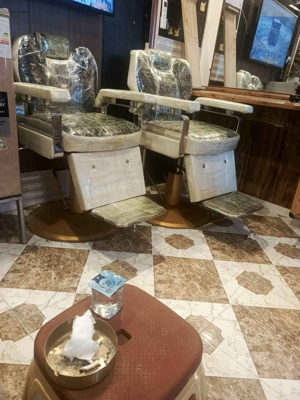 كراسي حلاقه للبيع  كلش نضيف شغال
العنوان الانبار القائم الكرابله 
***********
