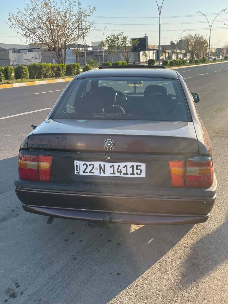 ئوبل فيكترا مووديل 1993محرك 18سنويه 29مسبوخ عام بدون خياس بدون ضريه كير محرك بشرط  صدر بشرط سياره بدون نواقص سياره جاهز ***********
*********** كركوك, العراق
