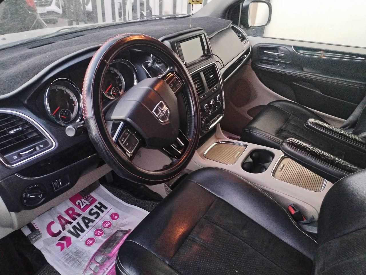 اسلام وعليكم
دوج كرفان 2017
فول مواصفات
آيس اكستي
ماشيه ١٤٠
ما مشتغله خط
والمواصفات معروفه بلفول
الاستفسار ***********
***********
