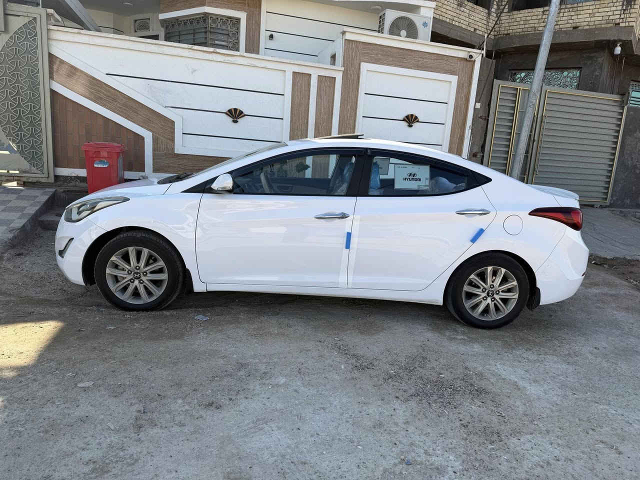 السلام عليكم 
اخواني 
النترا خلجيه (2015) محرك جبير (1800)
الرقم (بغداد)
فول عده البصمه 
سياره جديده وجاهزه للخير 
ترايها زيرو بشرط 
اخواني 
السياره بيها ربع باب صبغ 
الباب الثاني الي هو باب الصدر بل سونار 
يطلع مفتوح 
باقي السياره مكفوله وجاهزه للخير 
السعر (125) وبيها مجال 
***********

‭0773 378 1061‬
