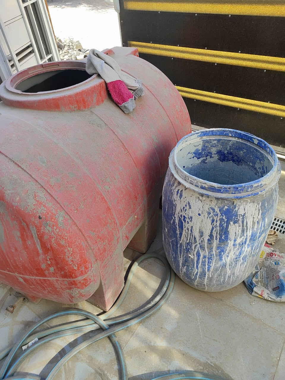 السلام عليكم
سكله للبيع أربع ابراج ثقيل متر ونص+رابات خشب+دريل تفليش+خمس براميل حديد وبلاستك +صندوق ماطور دفن+غربيل +صطلين زفت وطوس عمل +
 للأتصال على الرقم ***********
