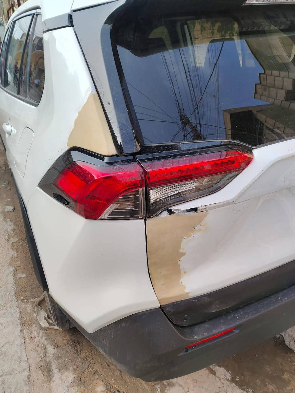 سنة الصنع: 2024 ياباني أصل

​المسافة المقطوعة: 5,000 ميل فقط.

​المواصفات والتقنيات:

​نظام الرادار (360 درجة) لرؤية محيطية شاملة.

​نظام تحديد المسار (Lane Departure Alert).

​كاميرا خلفية عالية الدقة.

​(مكبح يد) كهربائي.

​فتحة سقف.

​مقعد سائق بتحكم كهربائي.

​تدفئة للمقاعد.

​نظام تشغيل عن بعد (Remote Start).

​نظام البصمة (دخول وتشغيل ذكي).

فتح الجنطة كهربائي (الصندوق)

​شاشة تدعم نظام "آبل كار بلاي" (Apple CarPlay).

​شاحن لاسلكي (Wireless Charger) للهواتف الذكية.

​إضاءة أمامية وخلفية بتقنية LED.

​جميع الايرباكات SRS سليمة

السيارة مرقم بغداد 

مكان السيارة بغداد المشتل

دخول جديد السيارة بدون تبديل بدون صبغ
اي استفسار الاتصال على صاحب السيارة 
***********
