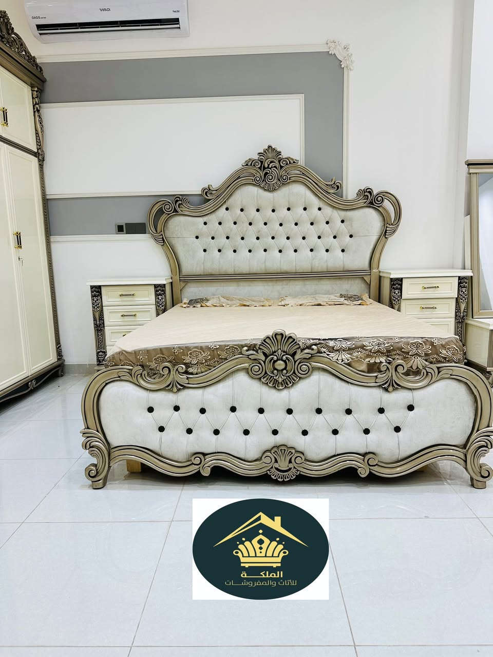 موديل دمياط 

السعر ٥ ملاين

شركه الملكه اللاثاث ومفروشات 

العنوان الانبار الرمادي زنكورهً مقابيل محطه الهدى مجاور لمركز الشرطة زنكورهً

ضمن وجبه الدرجه فاخره وضمن وجبه موديلات الوان

الكنتور ٦ ابواب طابقين ملحق عرض الكنتور ٣٦٠ سم 

ارتفاع الكنتور ٢٧٣ سم

وجه الكنتور ٥ ملم صاج طبيعي 

داخل الكنتور صاج طبيعي ٤ ملم

ظهر جرجوبه شد براغي الارضيه بلوك صاج ١٨ ملم

الارضيه الكنتور ٦ مجرات زاويه ملابس ملحق بارتفاع الكنتور 

عرض ١٣٠ سم الكنتور وزاويه ملابس ضلع واحد ٤٩٠ سم 

 ميز مرايا تصميم مصر  

جربايه تصميم مصري كومديات مفصوله كل كومدي يحتوي على ٣ مجر 

لوكنز  خشب زان يحتوي 

فاترينا خشب رفوف 

جربايه تصميم مصري  كومديات مفصوله كل كومديات مفصوله كل كومدي يحتوي ٢ مجر

جزامه دبل لوكنز و٣ مجرات 

العنوان الانبار الرمادي زنكورهً مقابيل محطه الهدى مجاور لمركز شرطة زنگوره

 خدمه نقل وشد مجانا الى جميع محافظات 

للحجز والاستفسار

 ***********

***********
