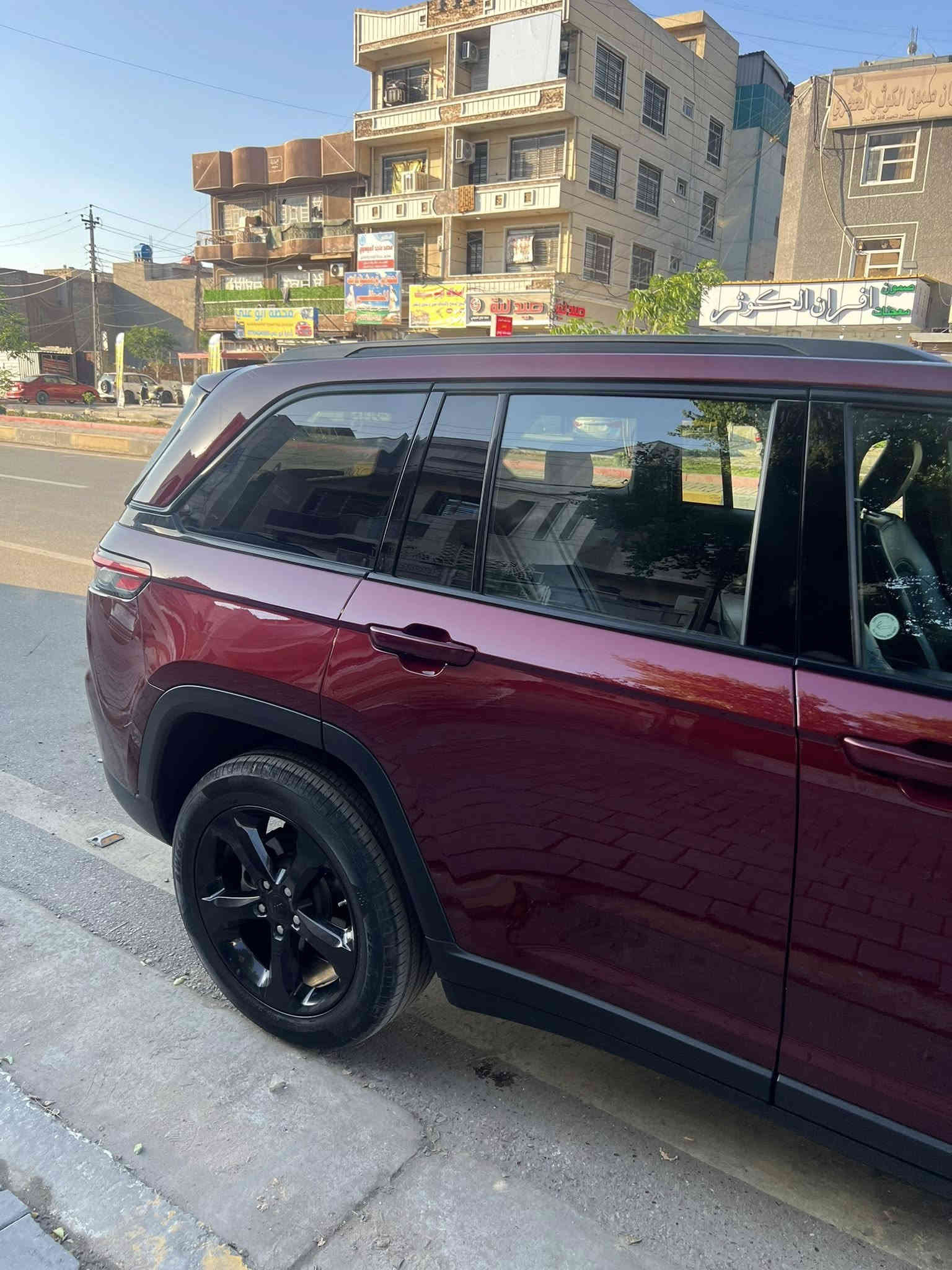 السلام عليكم 
جيب  كراند شيروكي اللون ماروني 2024 

الحادث موجود بالمنشور قبغ جنطه ومبدل نفس اللون 

السيارة يعني مابيها صبغ

مغلقة ppf بالكامل مع القمارة ضمان 10 سنوات ب12 ورقة 

الوصل موجود مال ضمان

نشرة داخلية led اصلية ب200 دولار  

السيارة تو ويل 

رادار امامي

كشنات تدفئة

ستيرن تدفئة

جلد كنتاره

اوتو بريك 

نقاط عمية

اشاير بالمري وبعد بيها مواصفات

السيارة جديدة كلش برغي مابيها نقص 

هزة ورقم جديد بأسمي تحويل ثاني يوم 

ماشية 23 الف كيلو  

السعر 35,000$ وبيها مجال بسيط

مكاني بغداد البنوك 

*********** محمد
