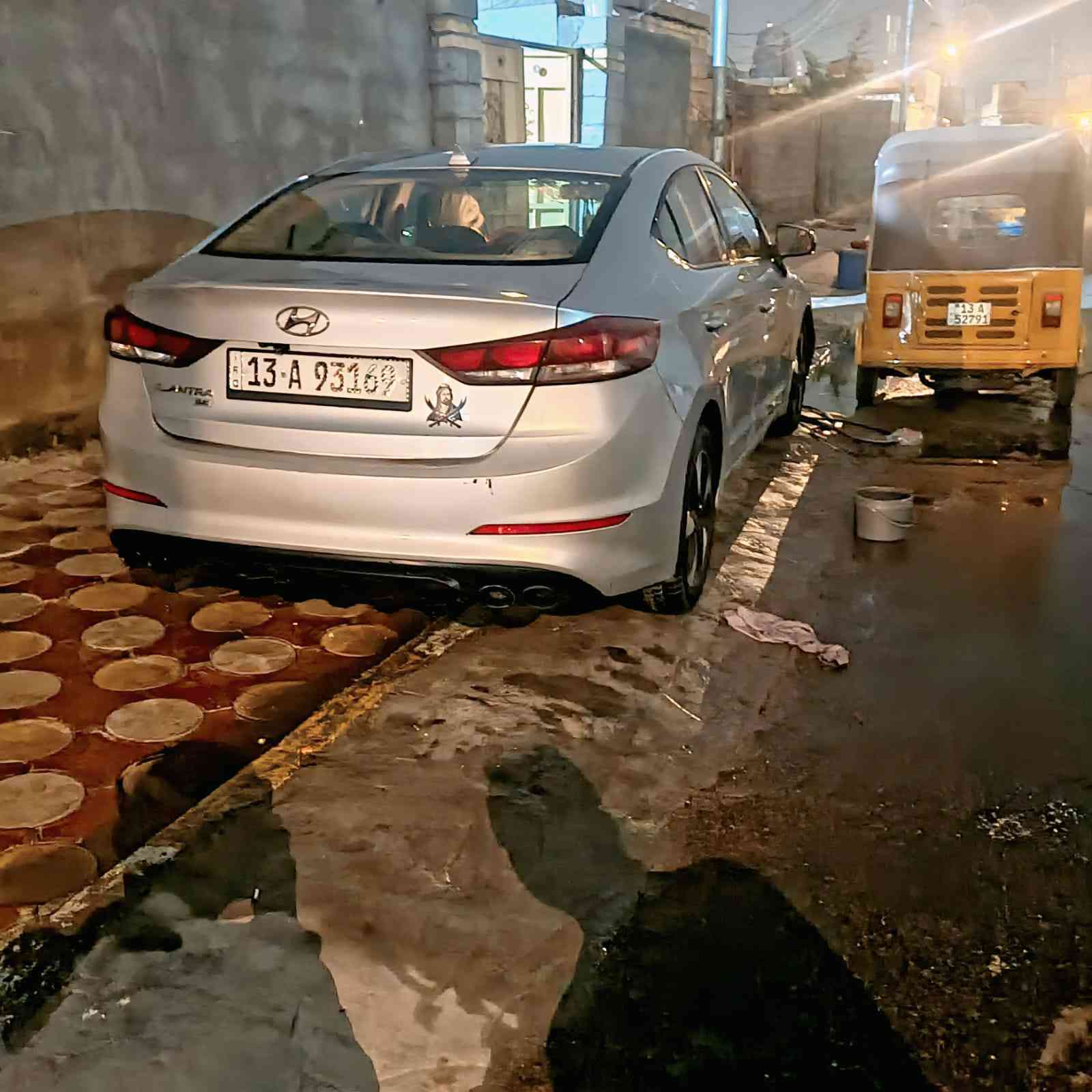 الانتره للبيع السياره موديل 2017 جاهزه حلوه بيها جاملغين إماميات وبنيد ما مبدلات راجعات بارد مكينه 2000 دوش استخدام شخصي رقم ميسان بسمي حره تريد وكاله تريد تحويل ثاني يوم سعرها 115 وبيها مجال قليل حق الجيه السياره بيها هواي مواصفات *********** غير متواجد عله الفيس
