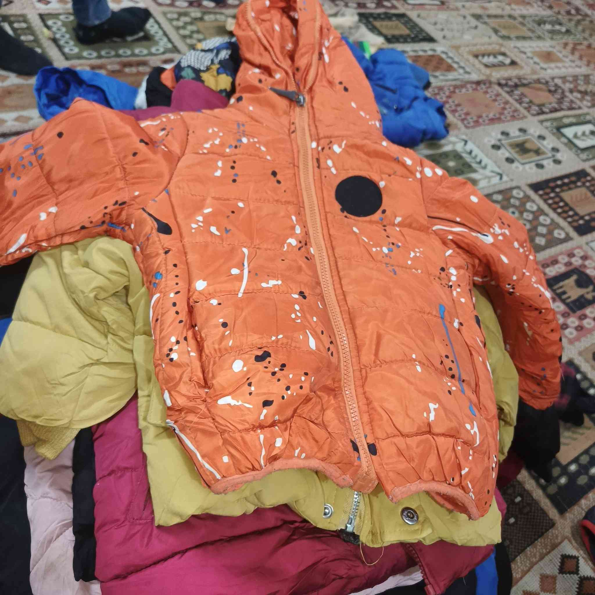 سلام عليكم قماصل بناتيه ولاديه طلال أي قطعه سعره الفين دينار فقط العنوان الفهود قرب معمل الثلج رقم الهاتف ***********
