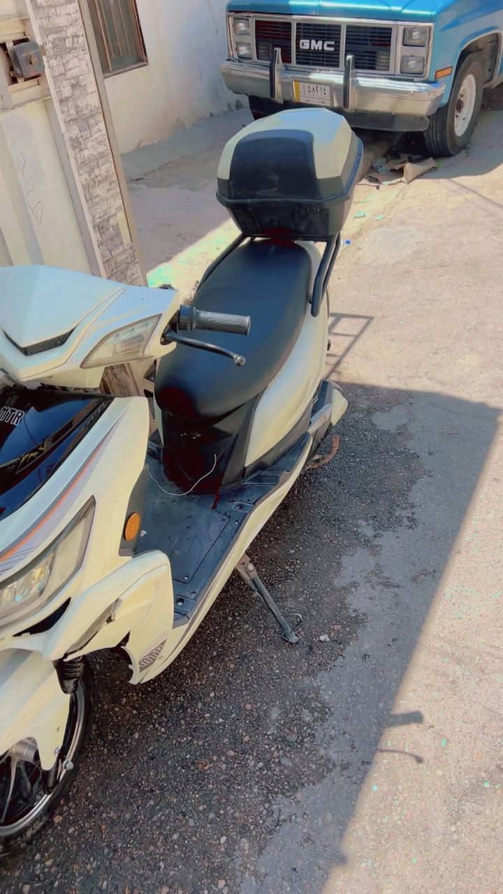 دراجه شحن mtr للبيع
6 بطاريات بحاله ممتازه 
لايتات زنون 
ملف 2000
نظام بك
3 سرع
مكاني بغداد صليخ
 السعر/ ٥٠٠ الف
***********
