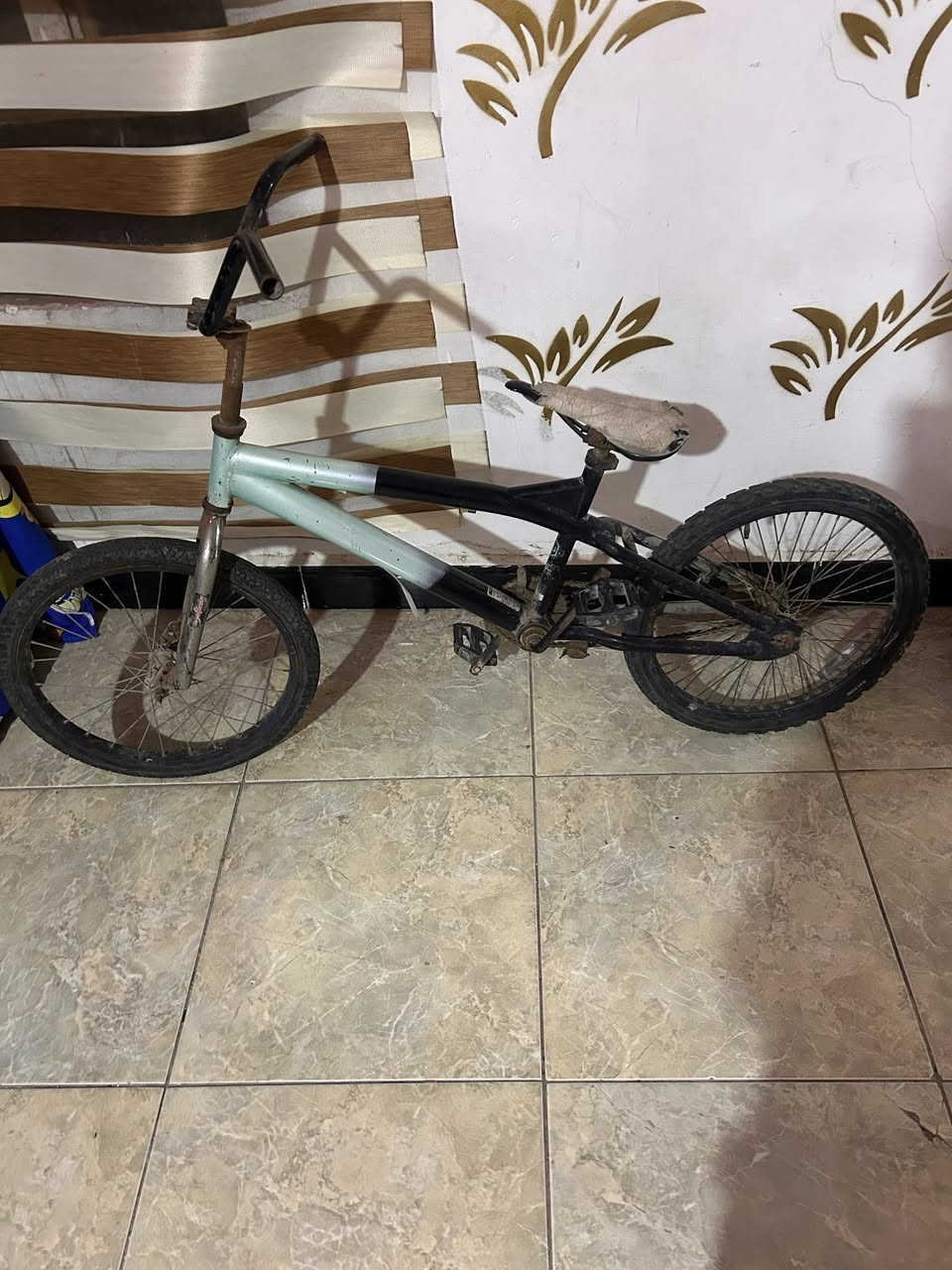 سلام عليكم بايسكل بي أم اكس مستعمل والبايسكل متروك فتره بس ما متعوب بايسكل نظيف وما بي شي


**إذا كنت صاحب هذا الإعلان وتريد حذفه لأي سبب، رجاءا أرسل رسالة إلى الدعم الفني**