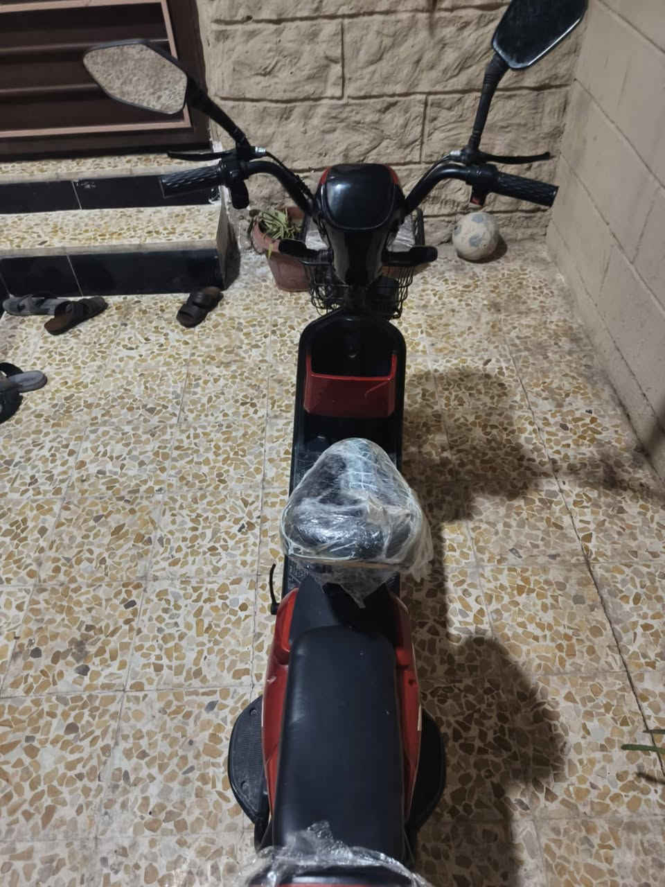 ماطور شحن للبيع
4بطاريات أو عقل شرط اشاير يمين أو يسار هورن لايت 3نمر 
عنوان حي السماح
السعر:180وبي مجال
الرقم:***********
