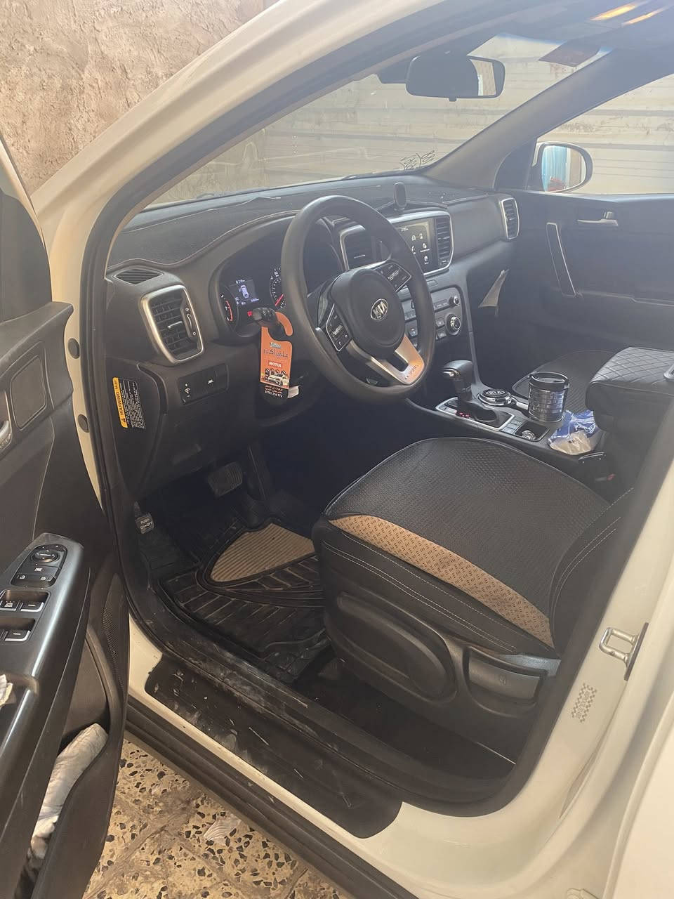 السلام عليكم اخوان
سيارة سبورتج امريكي 2020  جدا نظيفة 
كلين تايتل  مابيهة حادث وصور موجودة بالمنشور 
مواصفات السيارة نص فول ماشية السيارة 63 كيلومتر
السعر 190 وبيهة مجال بسيط للشراي 
مكان السيارة بغداد 
السيارة باسمي وكاملة 
ملاحظة بسيطة السيارة بيهة بالباب مال صندوك بارد جدا
 قليل جوة علامة الكية  وحتى مامبين بالصور  وخدوش بسيطة  
للاستفسار الخاص مفتوح 
وهذا رقم الهاتف 
***********
