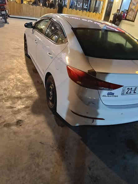 سلام عليكم
للبيع هيونداي النتره 2017 أمريكي 
رقم سليمانيه الجديد هزه جديده تحويل او وكاله
حادثها بنيد جاملغ بدون دواخل وبيها بالقماره صبغ مزلق ماشيه 150 مواصفات السيارة نص فول معروفه محرك 2000 دوش سعرها 125 وبيها مجال لشراي 
عنوان بغداد الاستفسار 
***********
