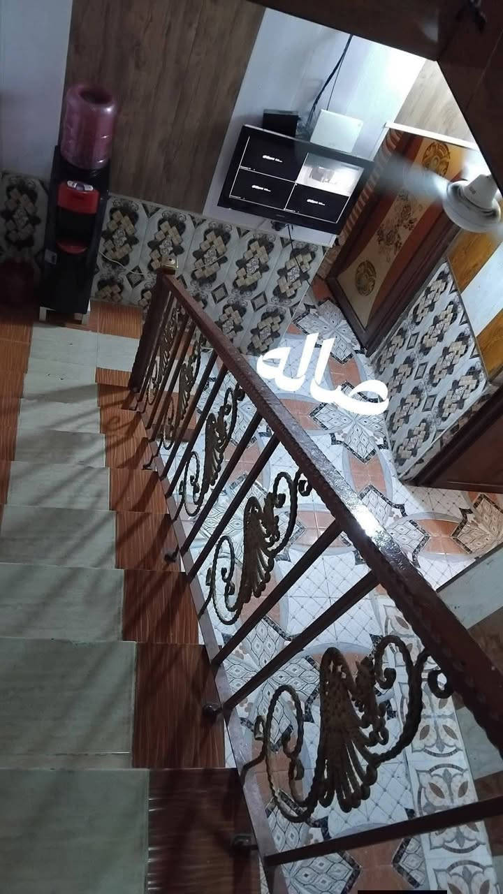 يالله على بركة الله بيت طابقين للبيع قطعة ومقاطعه ماشين بي معاملة تمليك عنوانه بلد شارع الإمام خلف حسينية بيت شيخ هادي مساحة 135م بيت حلو ومرتب كله سيراميك يحتوي البيت الطابق الأول غرفه منام صاله مطبخ استقبال مجموعة صحيات الطابق الثاني غرفه منام خدمات كامله ماء حلو كهرباء مجاري للاستفسار الاتصال *********** فقط والسعر مناسب
