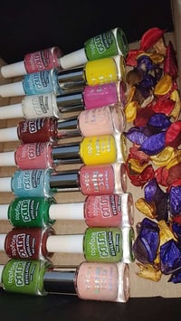 صبغ اظافر • ٥٠ قطعة • توصيل مجاني