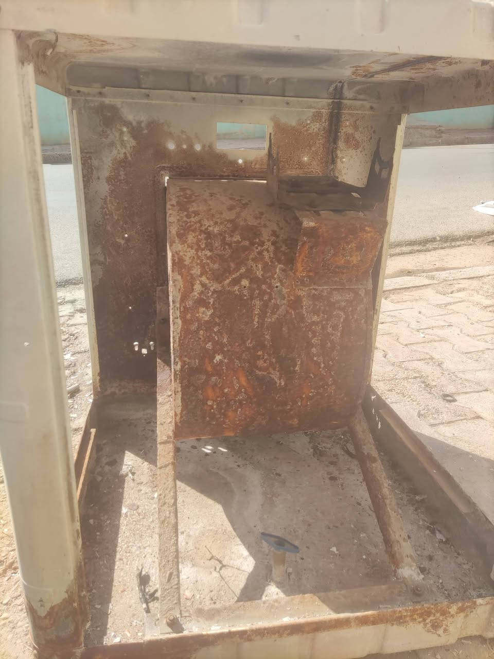 الورشة الفنية بدأت بصيانة وتنظيف وصبغ مبرده  عدد(١)وإعادة تأهيلها للعمل من جديد العنوان الانبار هيت شارع مركز الشباب مجاور جمعية المختار للاستفسار الاتصال ***********
بادارة حكيم
