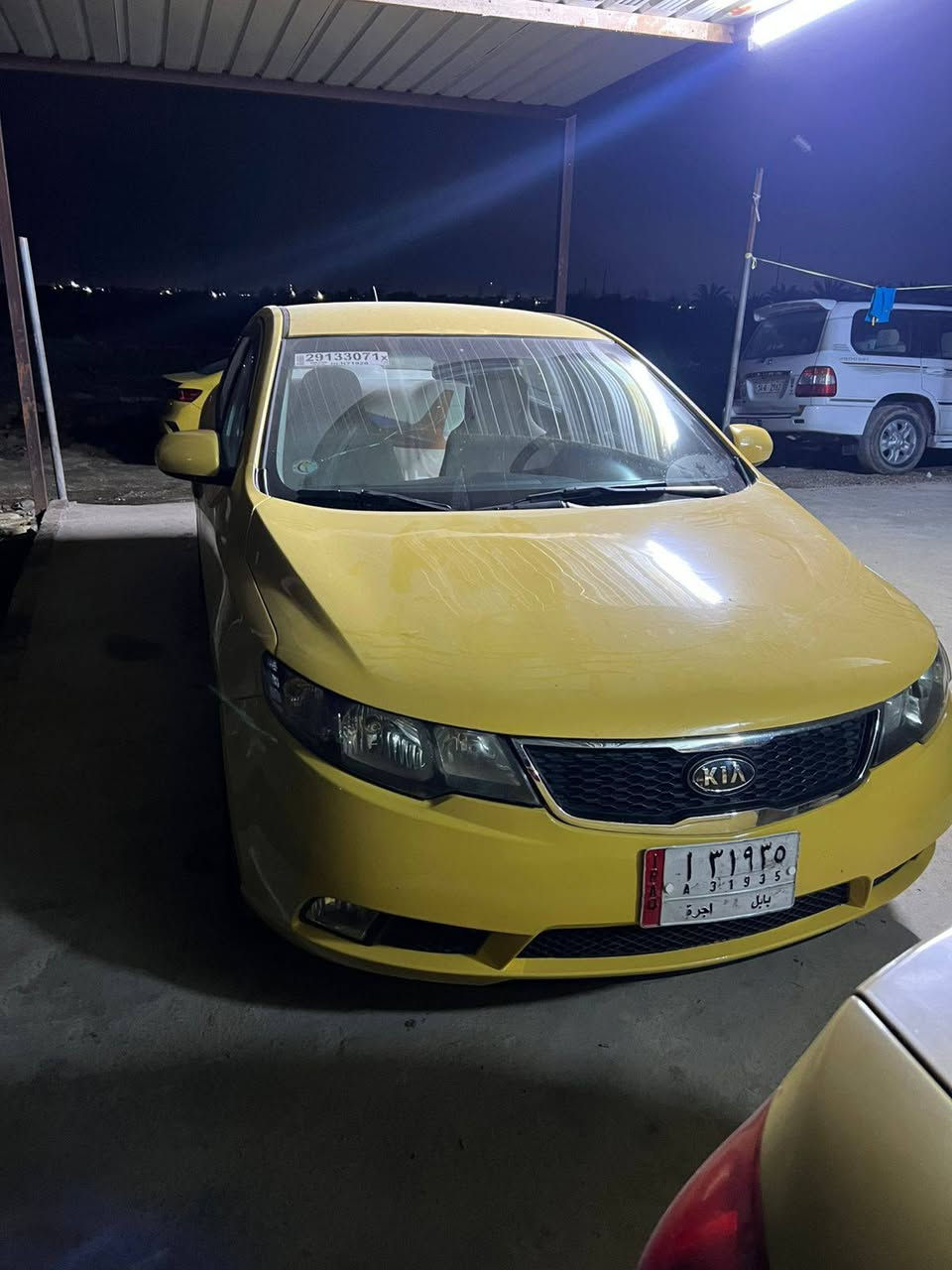 السلام عليكم اخواني سيراتو 12تكسي خليجية  للبيع سيارة خير من الله مكينة 1600كير خير من الله الاستفسار رقم تواصل *********** مكان سيارة بغداد 
السعر 88بيها مجال بسيط  ضرها قطع صبغ بسيطة 3بيها سونار
