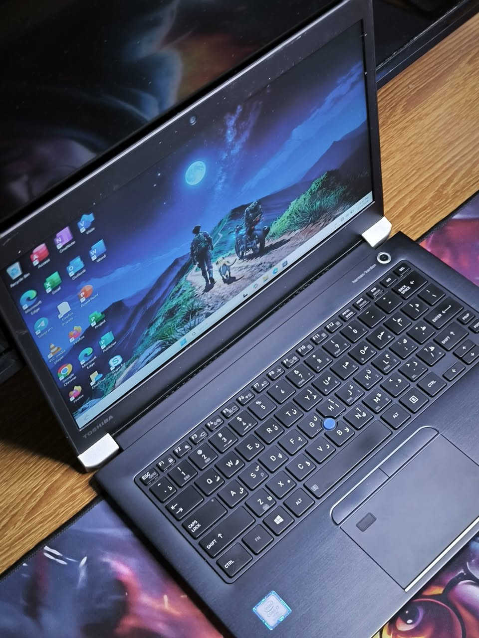 💻 Toshiba Portege X30-E | توشيبا بورتج
(لابتوب سلم نحيفة جداً وخفيفة الوزن)
🔍 المواصفات التقنية:
المعالج: Intel Core i7-8650U (الجيل الثامن - 8CPUs).
الرام: 16GB DDR4 (يحتوي الجهاز على منفذين للرام، أحدها فارغ وجاهز للتطوير مستقبلاً).
الهارد: Samsung 256GB SSD M.2 NVMe.  
كرت الشاشة: Intel UHD Graphics 620 بسعة تصل إلى 4GB.  
الشاشة: 13.3 بوصة بدقة Full HD Touch (لمس).  
الكيبورد: ضوئي ليزري (عربي/إنجليزي).
🎁 الملحقات:
(حقيبة، شاحن أصلي، ماوس، ماوس باد).
🛡️ الضمان والخدمات:
فحص المواصفات والنظافة قبل الاستلام.
ضمان استبدال لمدة أسبوع كامل.
تنصيب ويندوز والبرامج الأساسية مجاناً.
💰 السعر: 325,000 دينار عراقي.
📍 الموقع: بغداد - الأمين الثانية.
🚚 التوصيل: متوفر لجميع محافظات العراق.
📞 للحجز والاستفسار:
***********
***********
