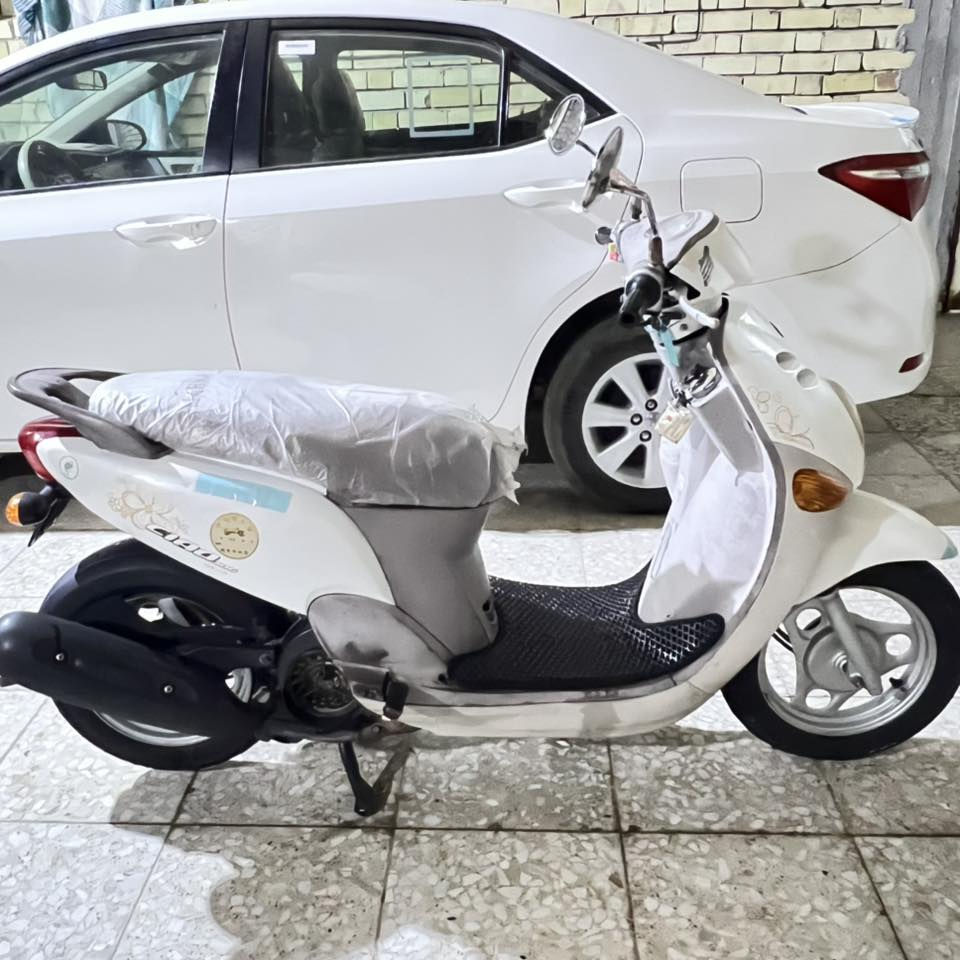 سلام عليكم دراجه فله كفاله عامه موديل 2009دراجه بحالت لوكاله جديده معنه لكلمه تجي شوف بعينك  وين مايعجبك افحص عليه ادامه كلجات ودامه للتانكي لبانزين نضفته دراجه بيه ملاحضات بصيطه بل كفر وبيه تك اشاره مكسوره سعر دراجه (بواحد وخمسين )وبيه مجال للطيبين ماعاجبك سعر لاضل تمسلت بل تعليقات👊❤️🩵💐 ***********
