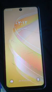 Infinix Smart 8 ذاكرة 64. شاشة مفطرة ما مأثرة  قفل 50  رقمي 0788634216...