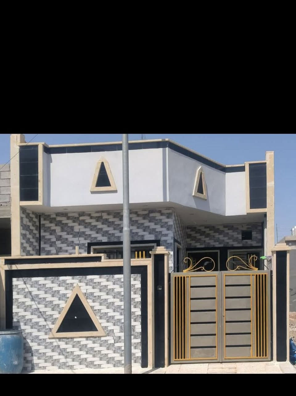 بيت اللبيع جاهز زيرو العنوان موصل بحي القدس جانب اليسر تقطيع الجديد ملك صرف سند طابو يم بانزيخانت برج الذهبي  مساحه 125 طابق واحد يحتوي عل قرفتين نوم حمام اسويت زايد حمام داخلي  هول ستقبال تصميم تكت موبرده زايد سبالت  التصال عل ارقم***********السعر100// ***********
