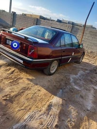 اوبل اوميغا • محرك 2000 • الرمادي