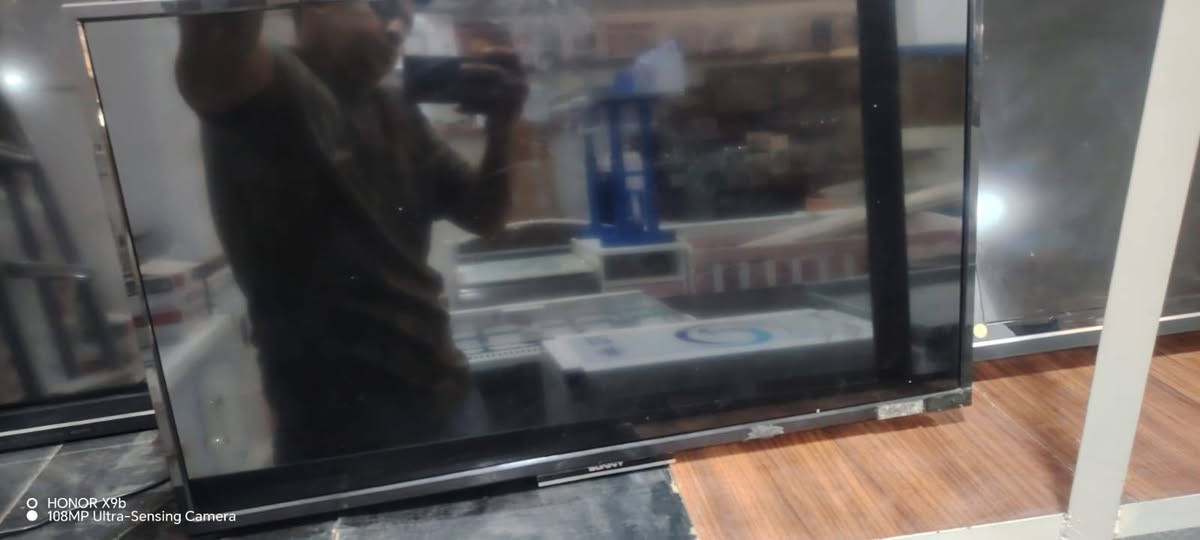 تلفزيون حجم 32 عدد 3معرض ابو كرم لبيع الاثاث المستعمل والجديد 💥💥
وشراء جميع انواع الاثاث المستعمل 💥💥💯
  للتواصل واتساب اواتصال ***********--***********العنوان دهوك ناحية فايده
بالقرب من سايدين سوق فايده  
مقابل مرطبات الشيخ/مجاور مدرسه هيما-9نيسان
