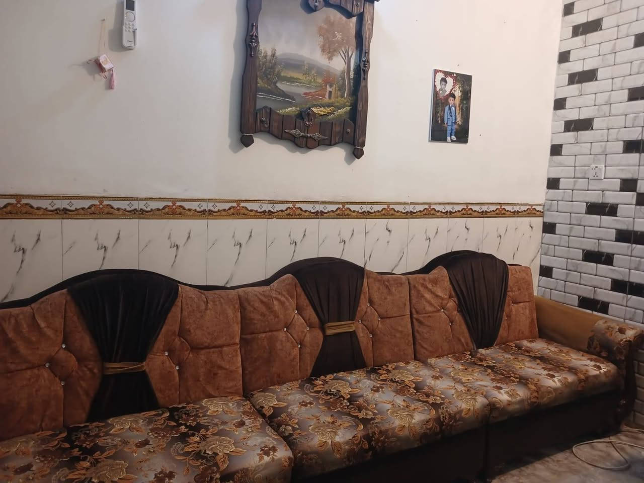 تخم ديوان مستخدم نضيف جدا القاعدة خشب بلوك يحتوي على ٤ كراسي نفرين وزاوية وكرسي ١ نفر قياس ٤ في ٢ متر مكان حي اور جامع الفردوس ***********
سعر ٣٠٠ الف
