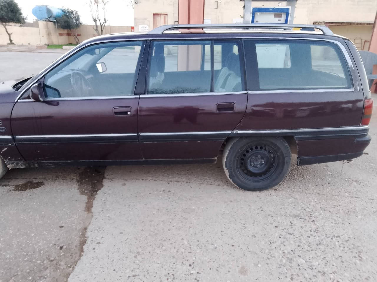 اوميكا استيشن موديل 93نظيف شرط التحويل كيرومحرك نظيف سعر35وبيهامجال  لاتواجدعلافيسبوك ***********
