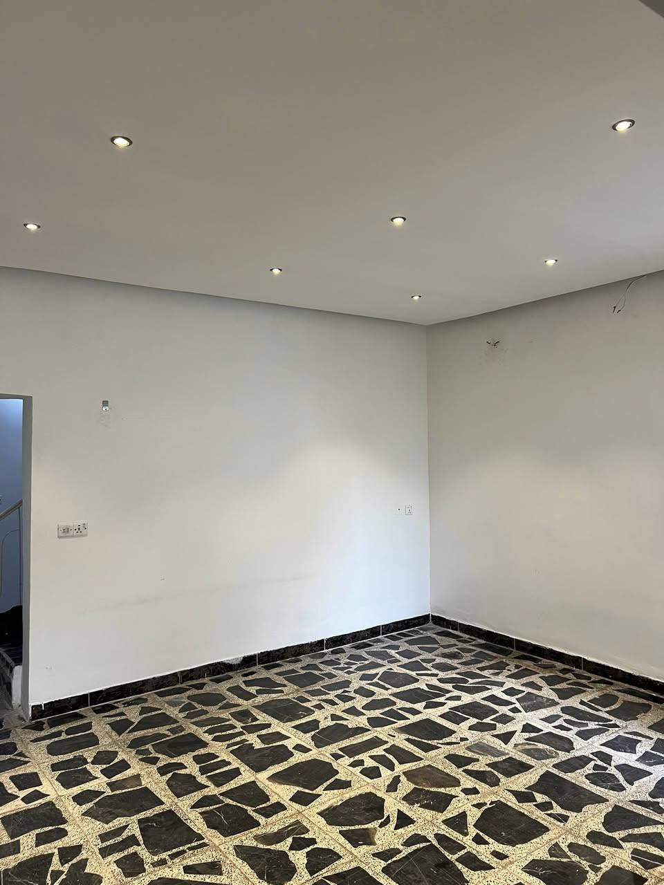 دار للأيجار الدورة الميكانيك
المساحة 95 متر

الطابق الاول يحتوي على صالة+ مدخل + حمام + غرفة نوم 
الطابق الثاني يحتوي على غرفة نوم 

للاستفسار

***********
