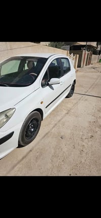 بيجو فرنسي للبيع ٣٠٧ موديل ٢٠٠٦ رقم دولي سنويه لسنة ٢٠٣١ تخم تاير تبري...