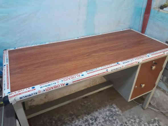 ميز مكتبي مع سديه طبيه للبيع الزعفرانيه  .
***********
