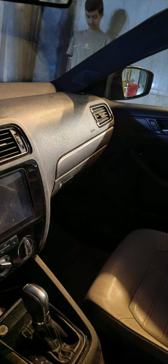 سلام عليكم
 Volkswagen jetta سيارة موديل ٢٠١٦ ماشية ١٥٠٠٠٠mile ضررها جاملغ سايق و باب سايق و الباب خلف السايق و شبر صندوق يم الرقم و شبر تعديل ب السقف كير محرك ب شرط تبريد ب شرط سنوية هزة بيئة كله جديد كشنات هيتر جلد بصمة محرك ١٨٠٠ توربو باقي التفاصيل واتساب 
***********
