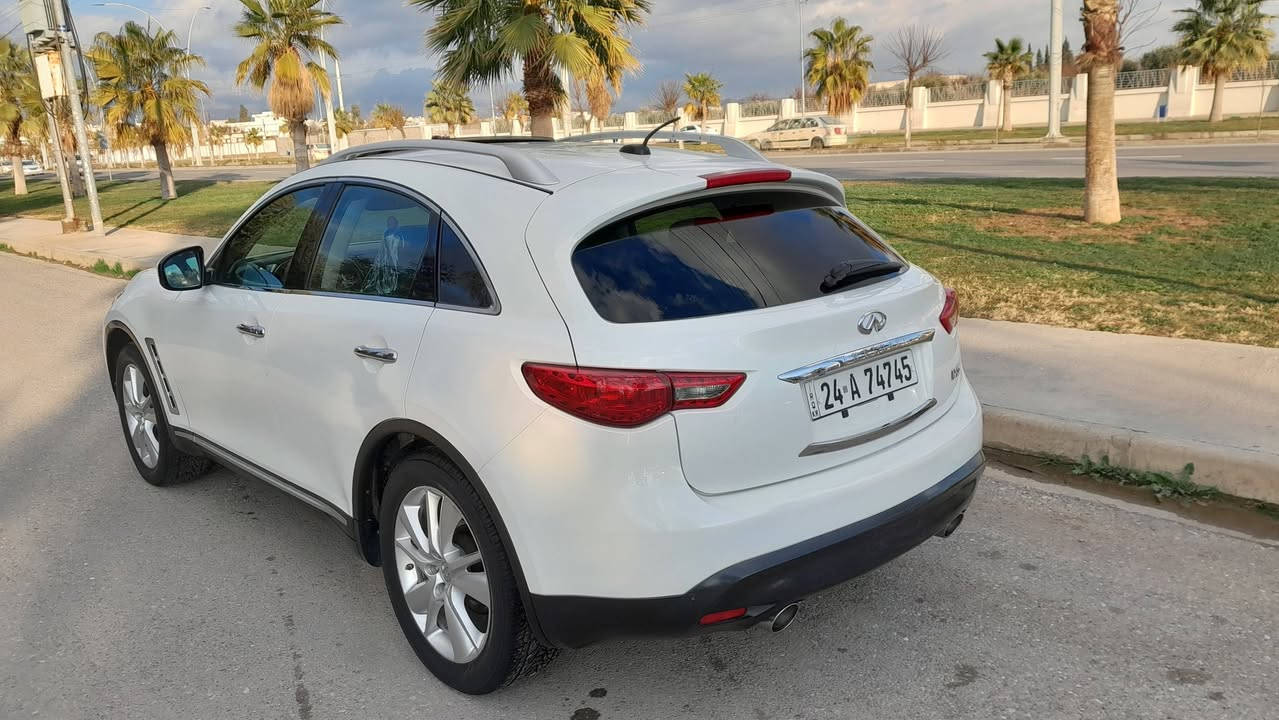 انفنتي موديل 2009 كلين
ماشي 95 
السياره من الدعامية ال دعامية شرط 
فول مواصفات
بصمه 
سلايت 
كشن هيتر 
داخل جلد 
فول وفول 
طخم تاير بل جيس 
رقم مميز سنويه ال 2029 
تحويل مباشر 
السياره احلى من الصور 
السعر 128 ومجال بسيط 
مكان السياره زاخو 
رقم *********** واتساب 
رقم ***********
