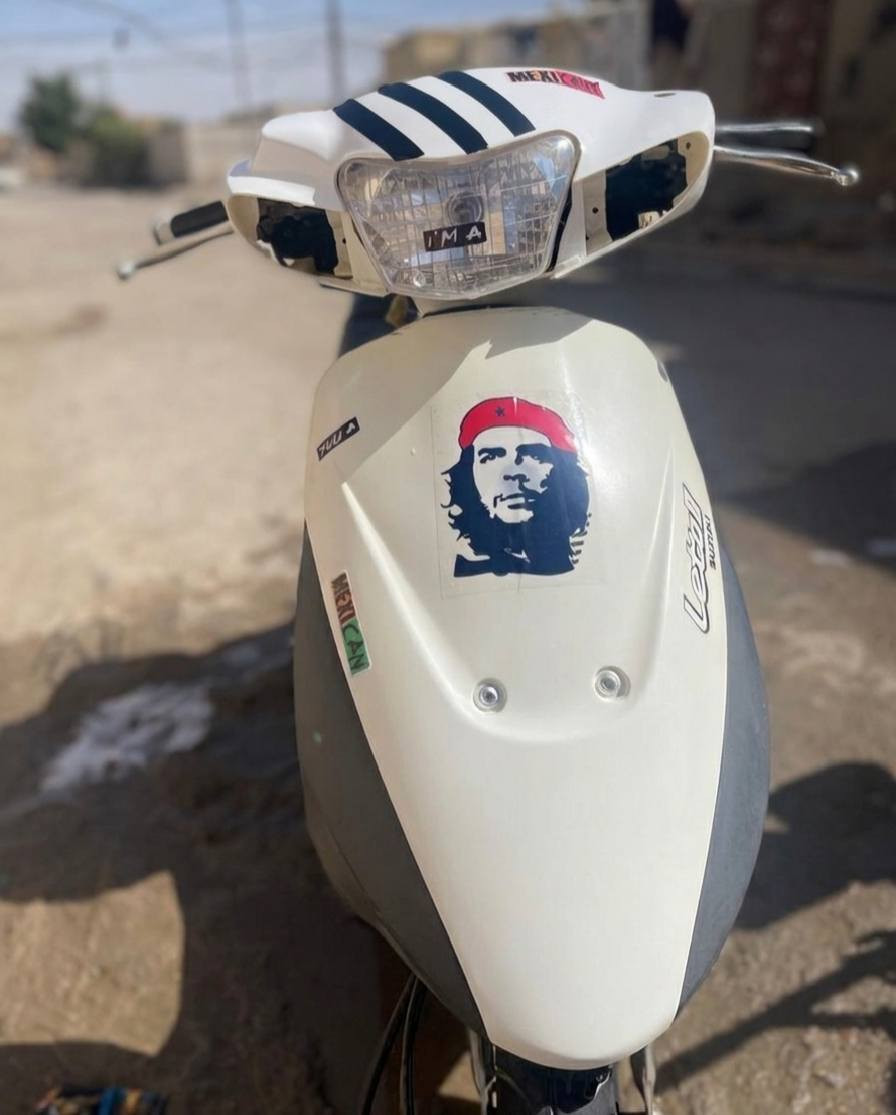 السلام عليكم شباب 
دراجه ساسوكي60 
ما مفتوحه اوراق 
كامله مكمله.... سعر(300)وبيها مجال هواي
***********واتساب فقط
