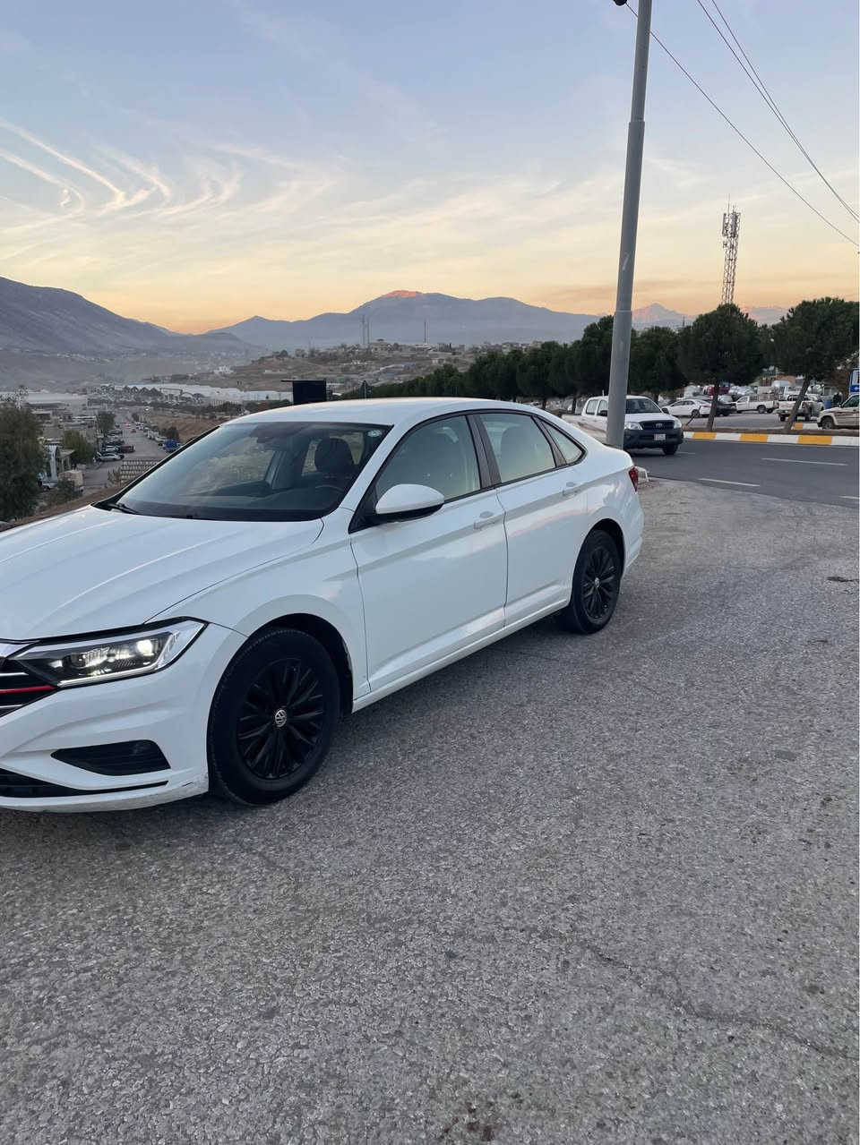 جیتا ٢٠١٩ گێرعادی چوار پارچە بۆیاخ بێ ئێرباگ بێ داخلی جە مپی پشتی هەیە لە گەڵ نەرمە تەرزە گێرو مەکینەو کارەبایەتی تایە پێش کەپس هەمووی بەشەرت رادێتە بیلاد دوبست سقفى شه پۆلە. سعر ١٠٩$ ژماره مۆبایل:*********** سوران, أربيل
