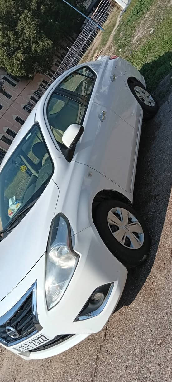 سلام عليكم نيسان سني هندي 2018 ام البليته الزركه ماشي 136 سياره جديده للا خير بيه شويه صبغ  يم قبق البانزين وبيه بارد شبر باب الصدر فقط والباقي كفاله تخم  تاير سبير منازل  السعر 105وبيه مجال بسيط حك الجيه مكاني العامريه ***********عبدالله ابو محمد
