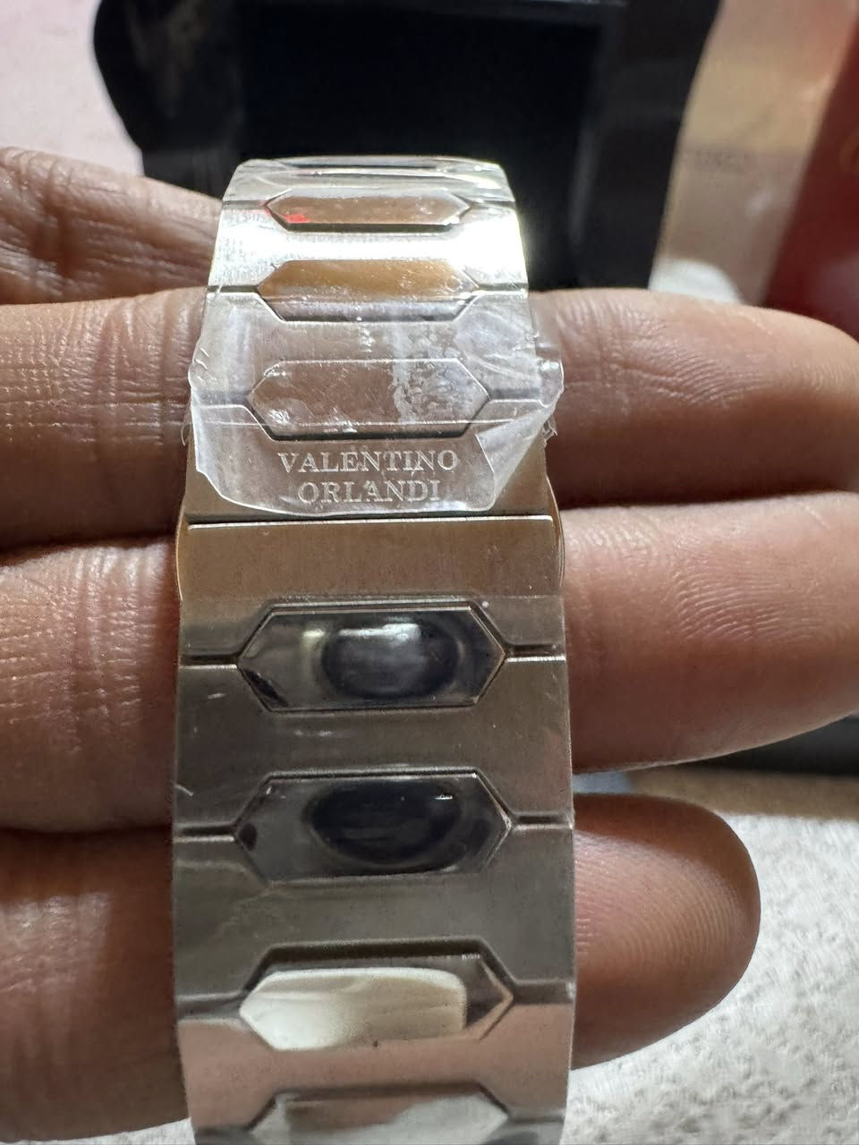 السلام عليكم ساعه من ماركه فلنتينو الايطاليه السعرخاص او الاتصال على واتساب ***********
