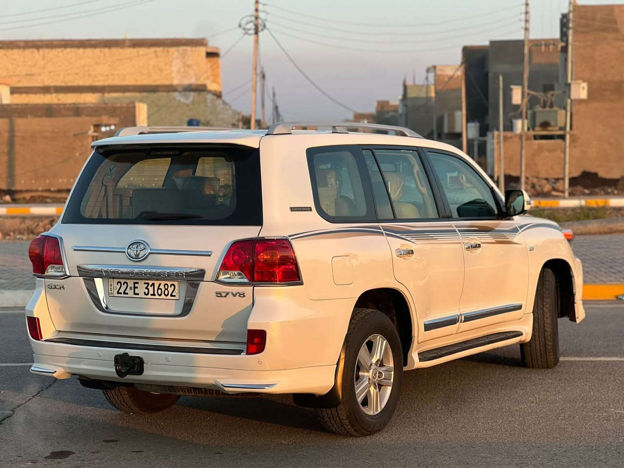 السلام عليكم للبيع موديل 2014 فول محرك 8 4600  السيارة حلوه بيها بارد بس شي بسيط عنوان وأسط الصويرة شركة الزبيدي السعر 385 
***********
