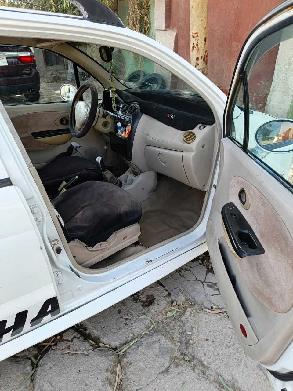 السلام عليكم كيو كيو للبيع موديل 2013 سياره مابيه اي ملاحظه سياره تخم تاير جديد كير ومحرك جديد حداديه جديده لايت زنون شاشه كامره باتري جديد سياره حلوه ومال بيت مابيه كل نقص كير أوتوماتيك سياره رقم كربلاء مداور ثاني يوم شرط متتاخر بلمداور مكاني بابل سعره 25 وبيه مجال بسيط مكاني بابل 
***********
