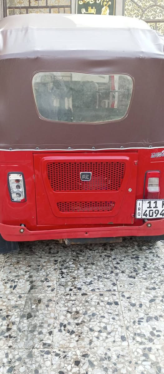 السلام عليكم شباب تكتك للبيع 21 شهر العاشر تكتك خير من الله بكاني كماليه شارع المصرف بنهايته تكتك بيها بس ضربه باللغد. ***********
