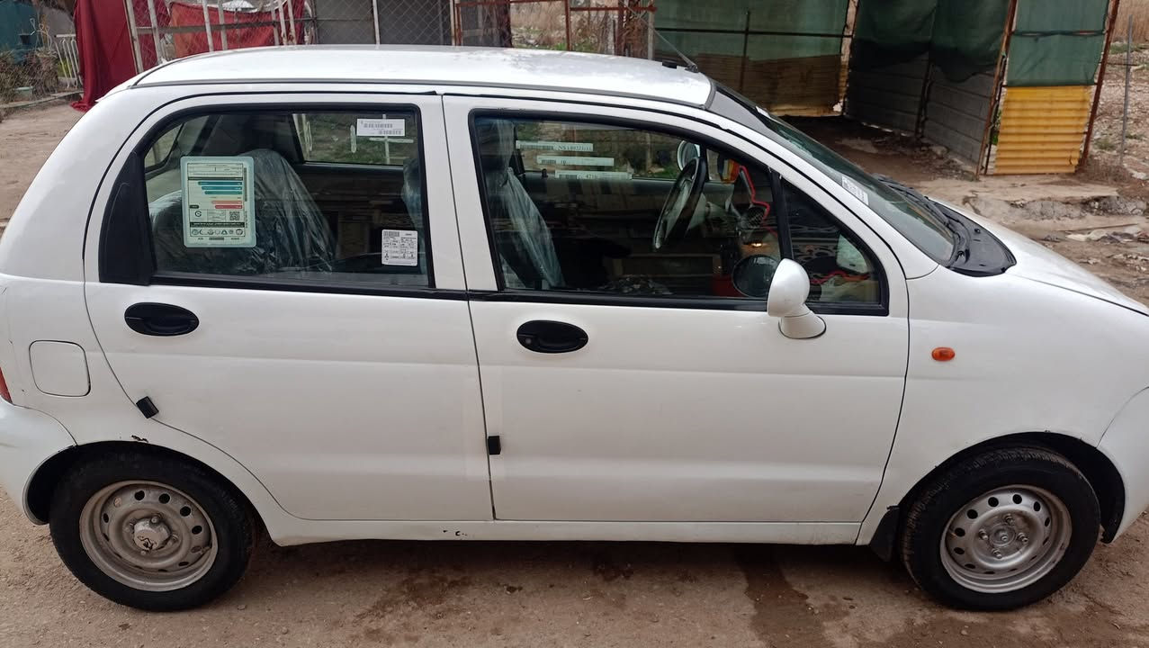 كوكو 2013 
سيارة نضيفة مال بيت 
ضررها الجاملغ الكدام اليمين بس مابيها اي شي ثاني 
كير او محرك شرط 
رقم انكليزي هزة جديدة 
للاستفسار التواصل 
*********** 
موجود واتساب
