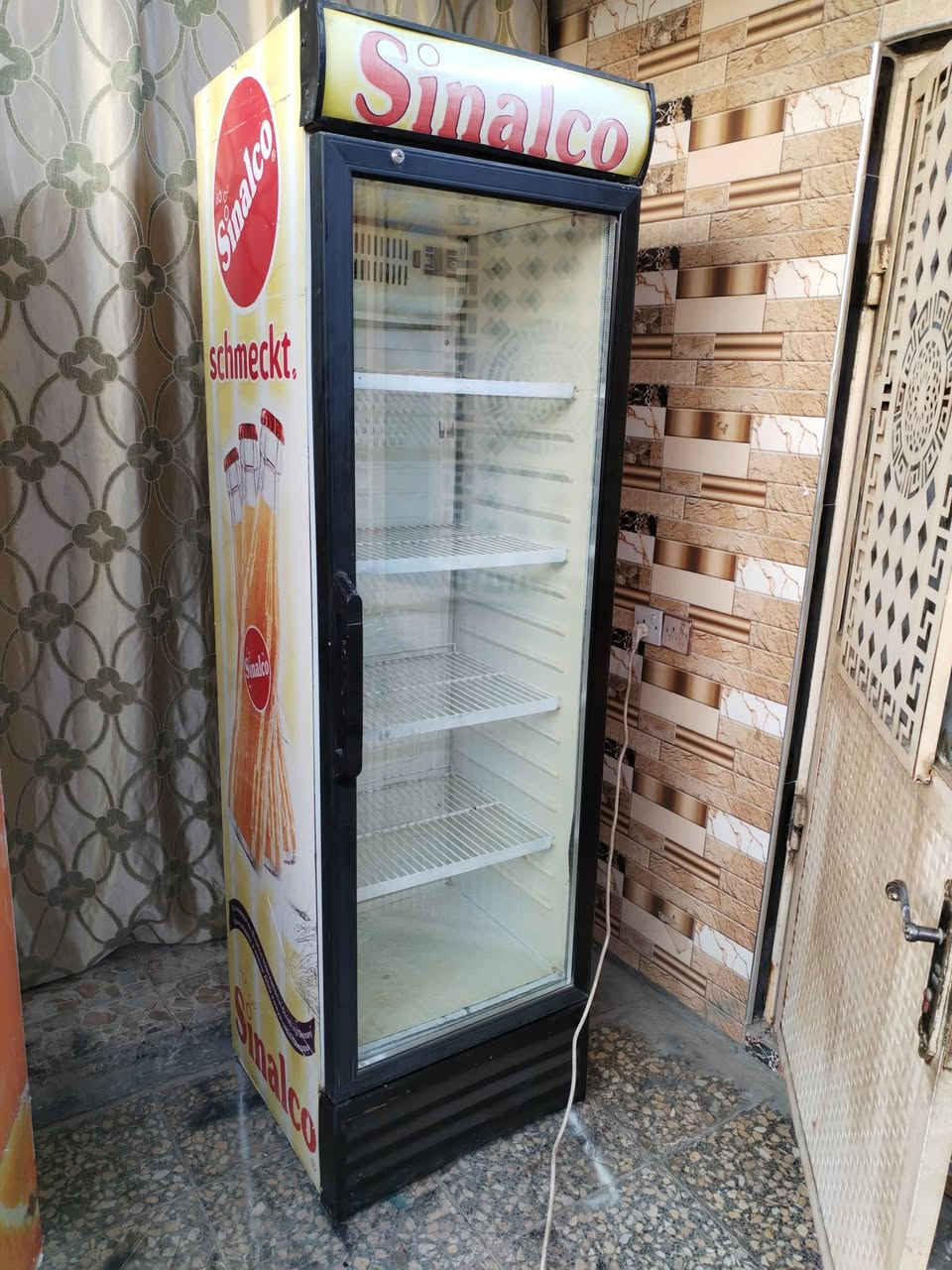 عارضات عمودي عدد 3 ومجمدة السعر كلهن 750 العنوان بغداد حي اور الشراي يتصل على هذا الرقم ***********
