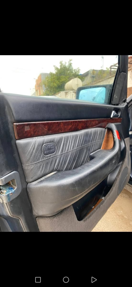 مرسيدس شبح ٣٢٠  موديل ١٩٩٣ كير ومحرك فيفي تي بشرط جديد  رقم دحوك جديد هزه وفحص وسنوية جديد وباسمي سعره.  68.ورقة. *********** /***********
