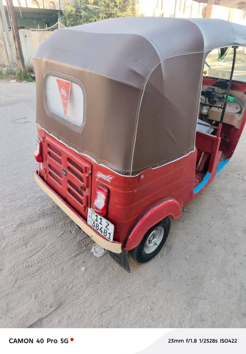 سلام عليكم تكتك موديل ١٨شهر١٢ كير مكينه اكسل خير من الله اي نقص مابيه تخم تاير دوشمه جديدة جادر جديد رقم سنويه تحويل ثاني يوم اي نقص مابيه معمر بس دوس فقط صبغ بس دوس مكاني بغداد الغزاليه السعر ب٥ ملاين بيه مجال ***********
