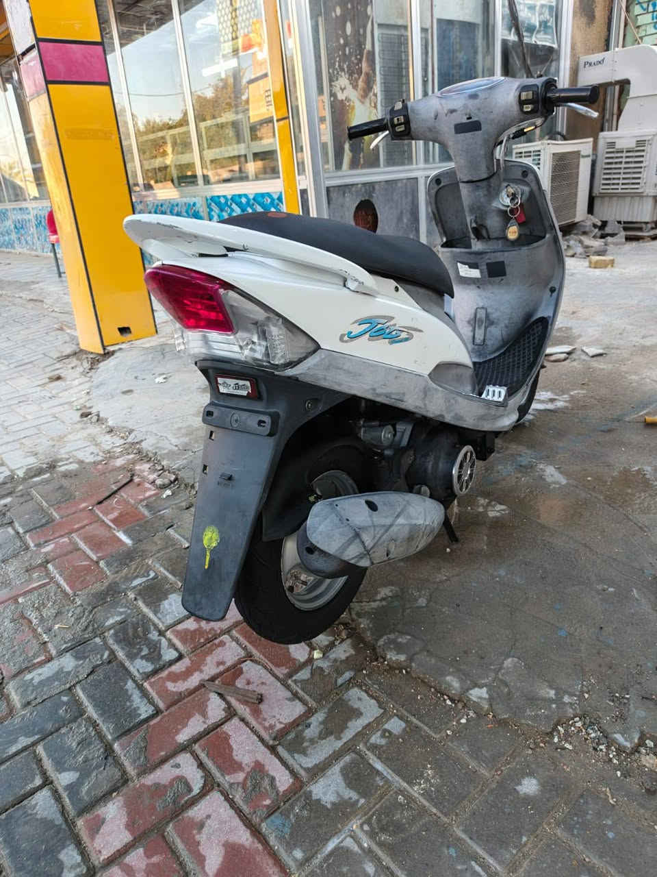 السلام عليكم دراجه ماكس لون ابيض ختم واحد والماكينه دراجه جديده وكرتون ماكينه مقفوله المكان رميثه السعر خاص ***********
