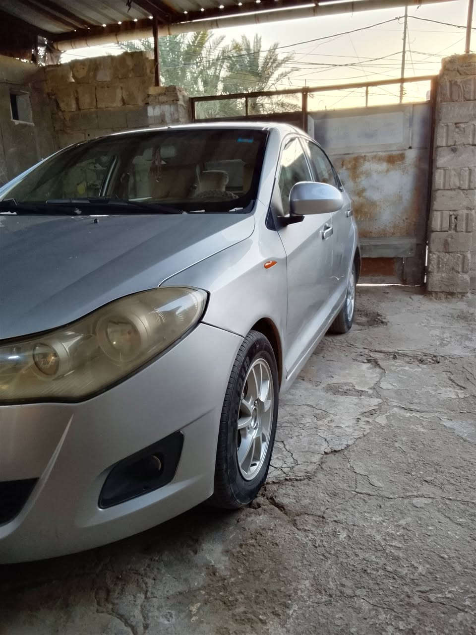 🤚السلام عليكم.
🔴 سياره شيري فلاوين 2013.
١_كير عادي. 
٢_مكينه جديده.
٣_تبريد فقط كبريسر.
٤_السياره بأسمي + رقم انكليزي. 
٥_سياره كشرها نضيف.
🔴المطلوب مراوس بسياره بيجو ايرانيه 405.
٦_ ***********. 
٧_  عنوان_ النجف _ كوفه _ ناحيه الحريه. 
٨_ سنويه السياره لغايه 2030.
