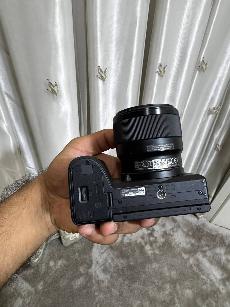 كامره سوني 6600 وياهة عدسه 50 ملم جديده كلش
شتر 4k 

***********
