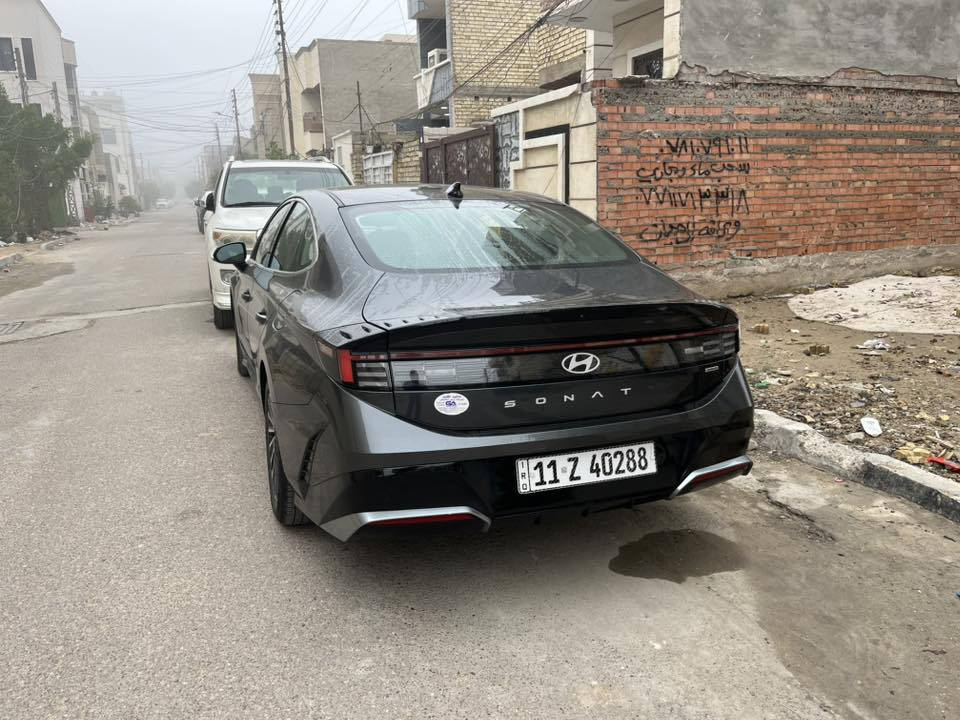 🚗 هيونداي سوناتا 2024 هايبرد 

ماشيه 19 الف ميل فقط ❗️❗️❗️❗️❗️❗️❗️❗️

 • محرك هايبرد اقتصادي + أداء ممتاز
 • جير أوتوماتيك 6 سرعات
 • استهلاك وقود منخفض جدًا 💰
 • شاشة كبيرة + كاميرا 360
 • أنظمة أمان متقدمة (مساعد فرامل الطوارئ – نقطة عمياء – تنبيه خروج عن المسار)
ضرر السياره سطحي وخفيف جدا وتم تبديل الابواب جهه الراكب نفس اللون صور الضرر مرفقه
السعر  198 ورقه وبيها مجال
‭٠٧٨٢ ٧٨٢ ٨٠٣٨‬
