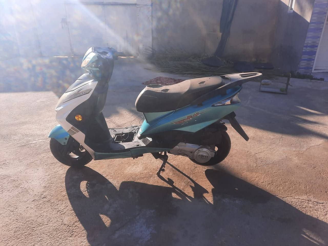 السلام عليكم للبيع دراجه سكنس الدراجه حلوه مجفته توه كهربائيات شغاله بيه بس الكابريتر اتخربط السعر ١٧٥اوبيه مجال للشراي الاتصال على الرقم*********** مكانه بابل
